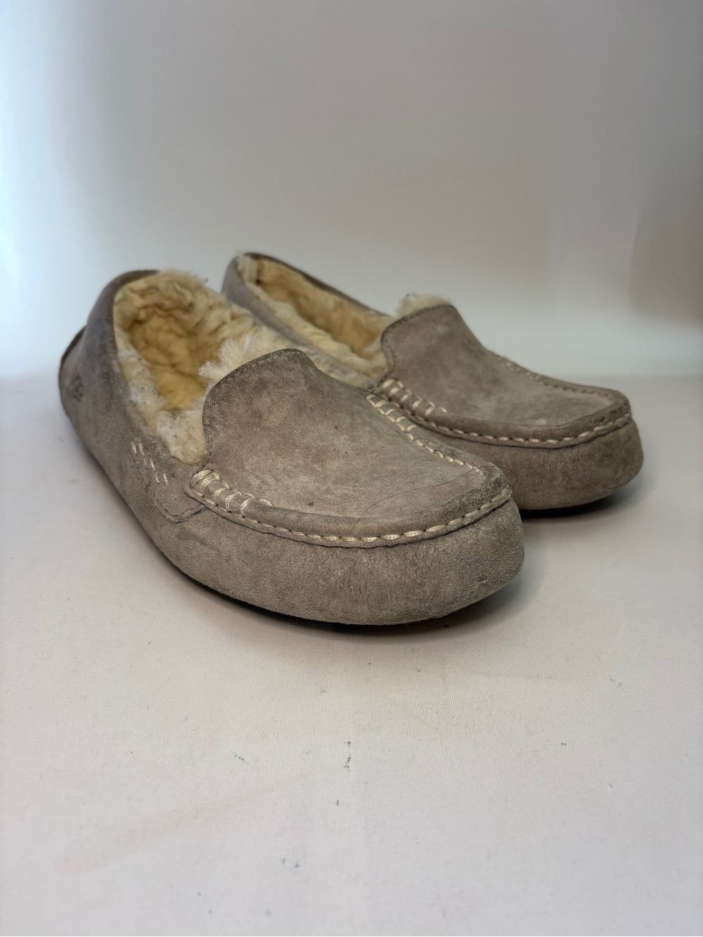 UGG Ansley Women's Moccasin Slipper Light Grey US 7.5 UK 5.5 Suede Fur‎ Lined
